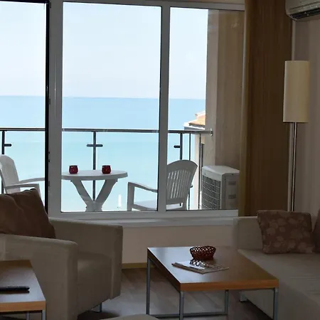 1 Bedroom Beachfront In Obzor Beach アパート *